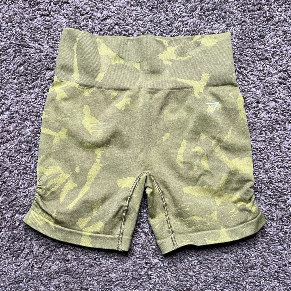 Gymshark Adapt Camo Seamless Shorts Savanna | Griffin Green
